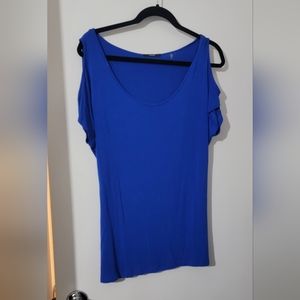 Tahari child shoulder t-shirt